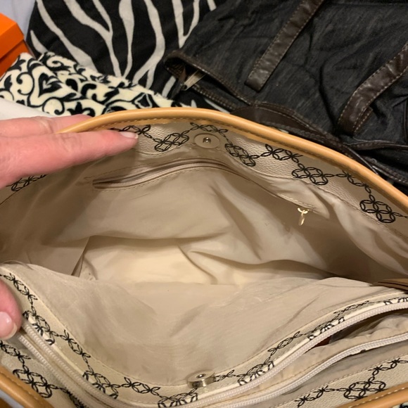 Tan and cream color bag - Picture 2 of 3